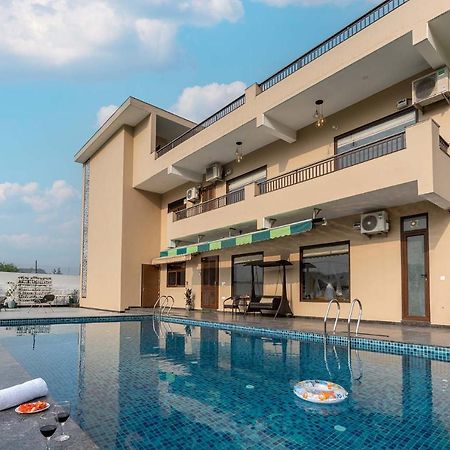 Brookvale Manor By Stayvista - Private Pool Haven With Endless Views & Indoor Fun Sohna Exterior foto