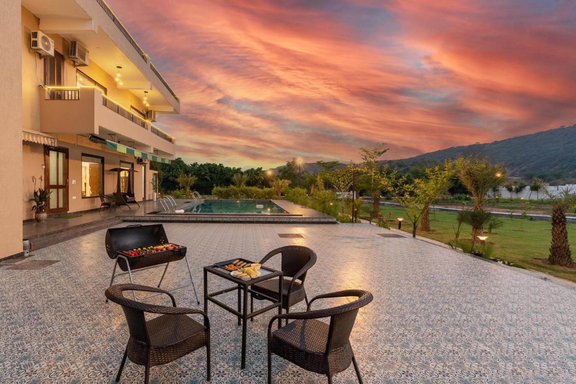 Brookvale Manor By Stayvista - Private Pool Haven With Endless Views & Indoor Fun Sohna Exterior foto